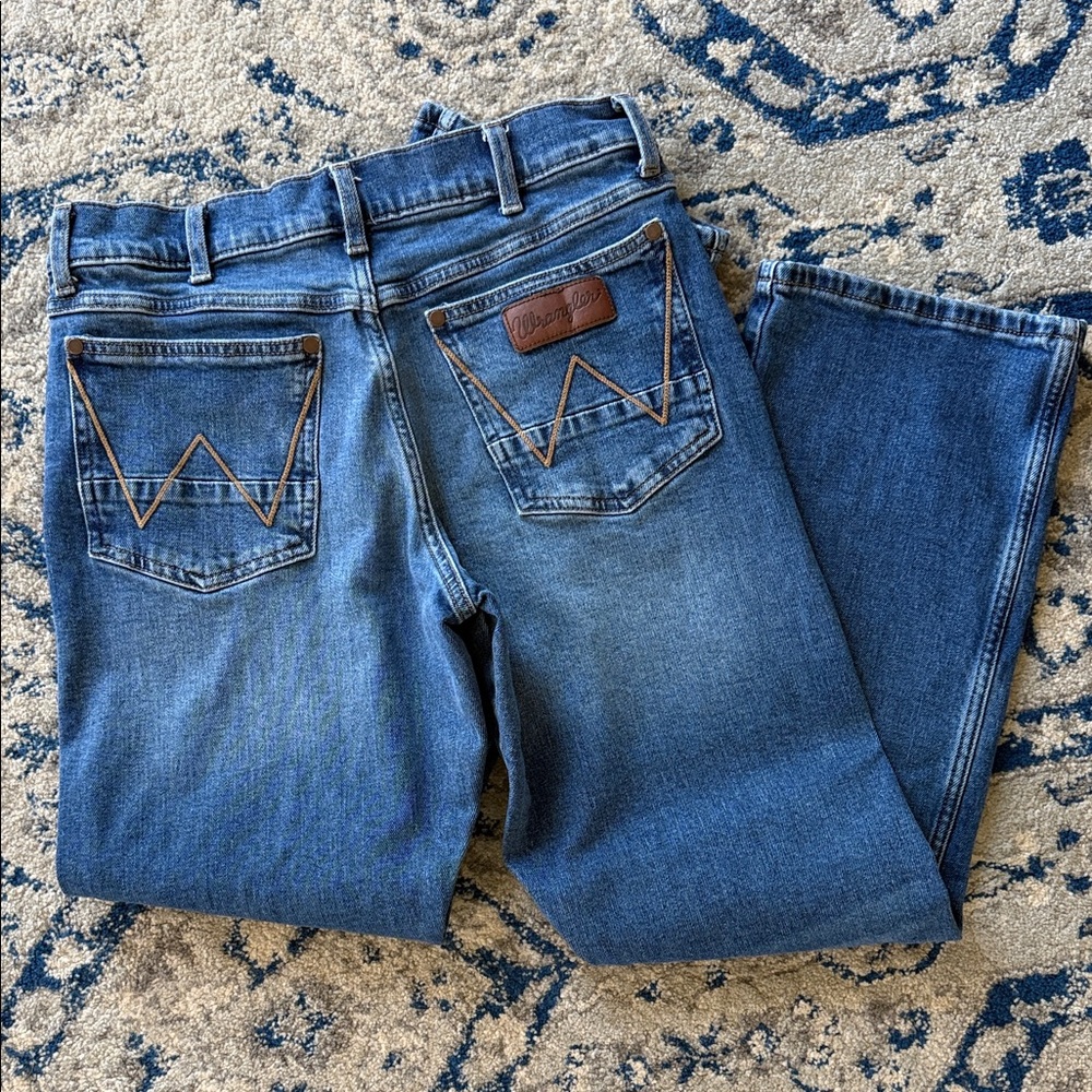 Wrangler retro men’s 30x32 relaxed boot cut Jeans